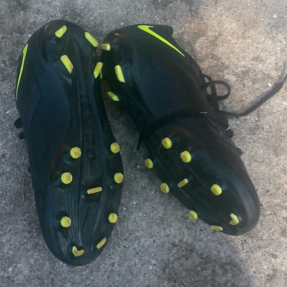 Nike Youth Legend 9 Club FG - Black/Volt size 6y - Picture 3 of 3